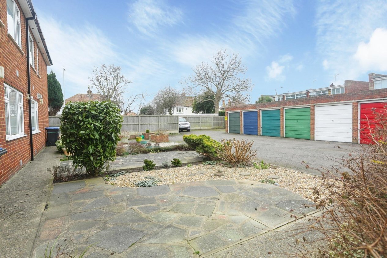 Flat to rent in Luton Avenue, Broadstairs Miles & Barr Miles & Barr